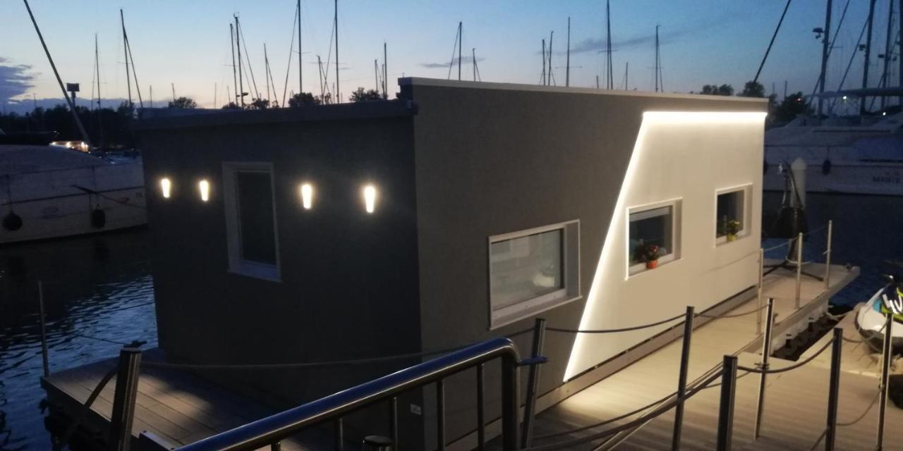 Marina Degli Estensi Floating Resort Llido Degli Estensi Exterior photo