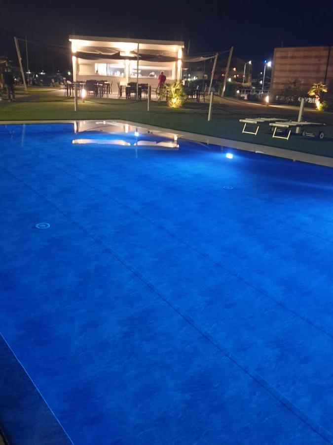 Marina Degli Estensi Floating Resort Llido Degli Estensi Exterior photo