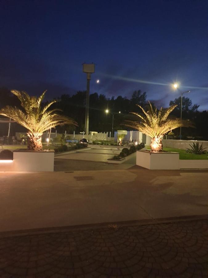 Marina Degli Estensi Floating Resort Llido Degli Estensi Exterior photo
