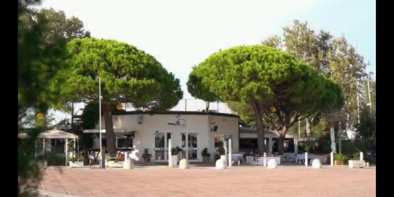 Marina Degli Estensi Floating Resort Llido Degli Estensi Exterior photo