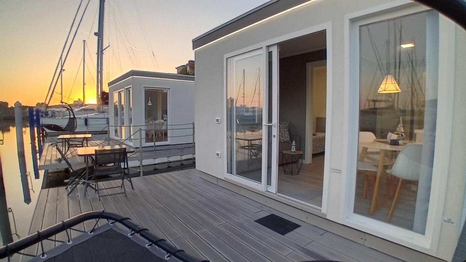 Marina Degli Estensi Floating Resort Llido Degli Estensi Exterior photo